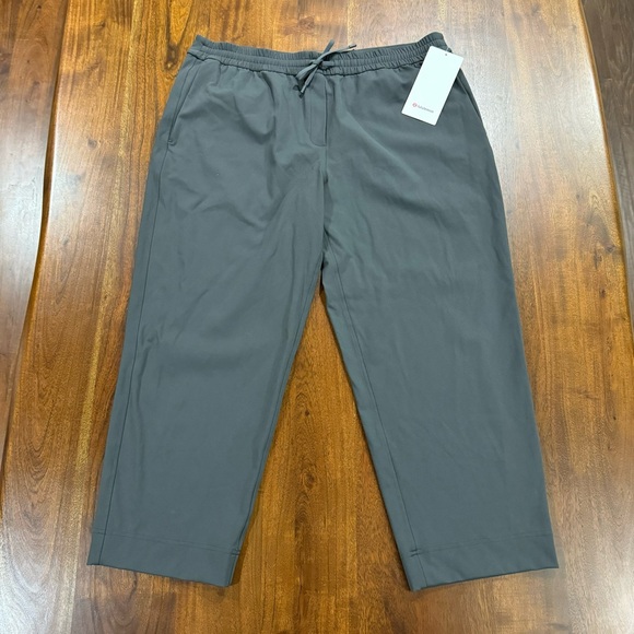 New! Lululemon Tapered-Leg Mid-Rise Crop Pants 25” Luxtreme Size XL - Picture 3 of 11